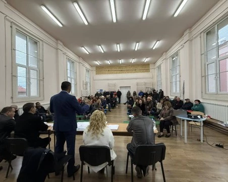 Жители на Първенец излизат на протест, затварят Околовръстното