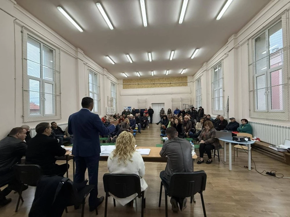 Жители на Първенец излизат на протест, затварят Околовръстното