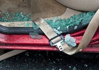 Баща и дъщеря са с опасност за живота след режка катастрофа, затворила част от пътя Русе-Варна