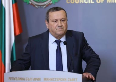 Министър Адемов: Получихме над 45 200 заявления за помощта от 20 евро  за гориво