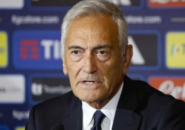 Президентът на Италианската футболна федерация не смята да подава оставка, но спортния министър му я поиска