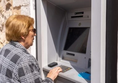 Пенсиите на 355 000 работещи пенсионери ще бъдат преизчислени от 1 април