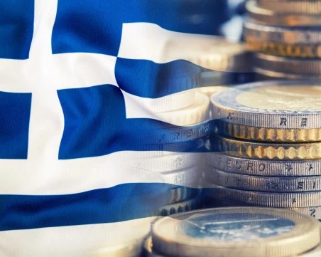 Минималната заплата в Гърция скочи до 920 евро