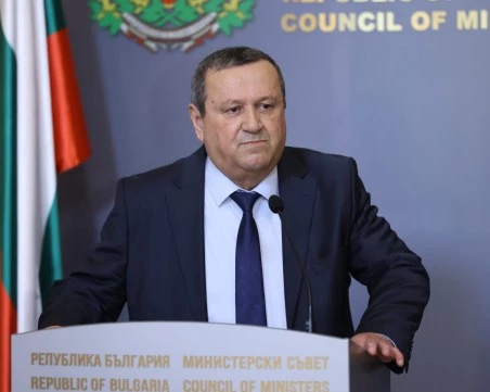 Министър Адемов: Получихме над 45 200 заявления за помощта от 20 евро  за гориво