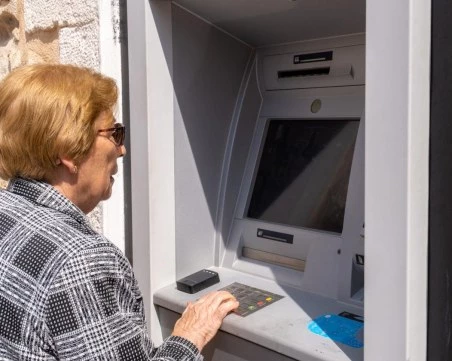 Пенсиите на 355 000 работещи пенсионери ще бъдат преизчислени от 1 април