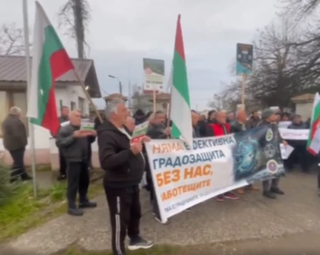 Служители на 