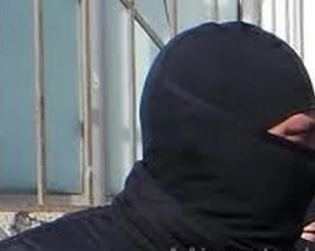 Трима нападнаха семейство архитекти в Марково, полицията мълчи от седмица