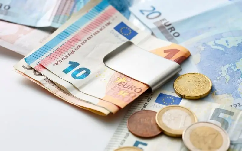 Изплащането на пенсиите заедно с великденските добавки започва на 7 април