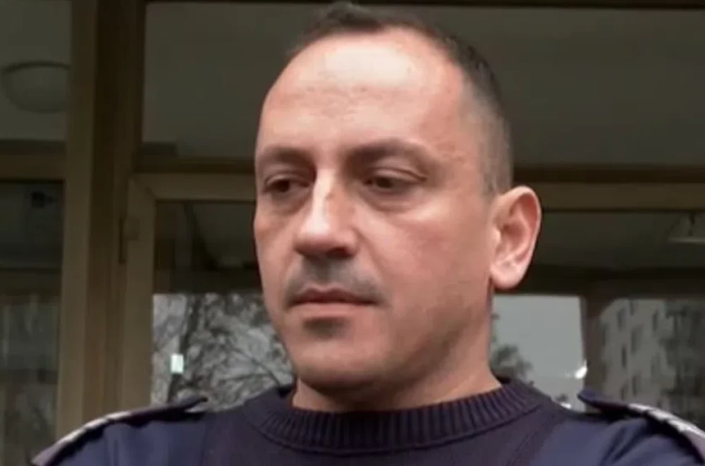 Полицаят, спасил увисналото от балкон дете: Казвах му, че ще му купя шоколад, само да не се пуска