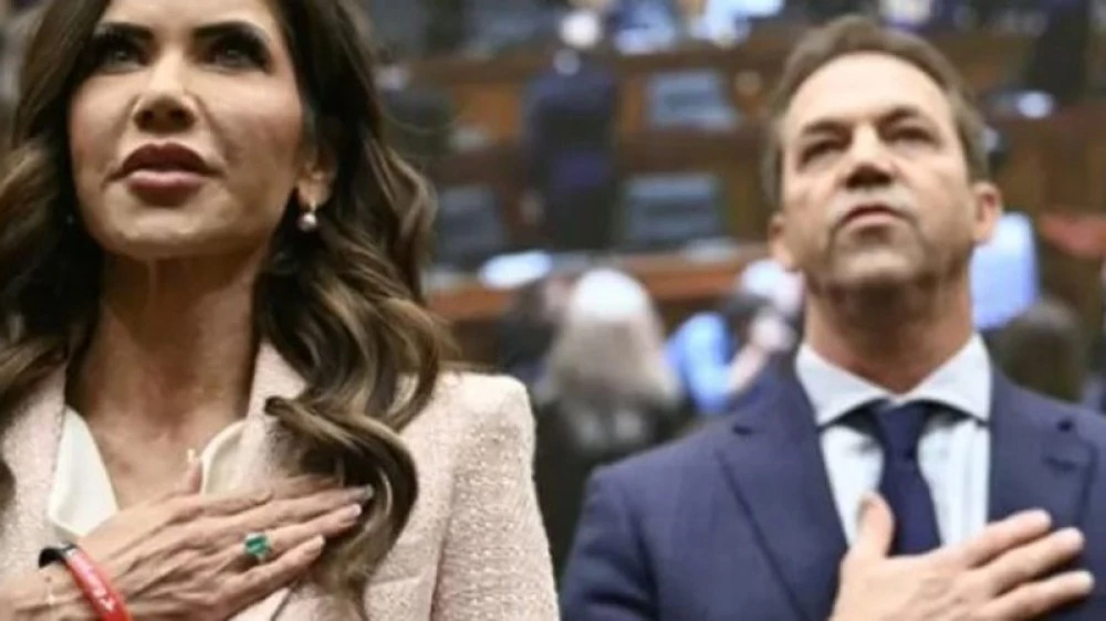 Секс, лъжи и перуки: Министърка на Тръмп в афера с помощник, докато мъжът ѝ се облича като жена