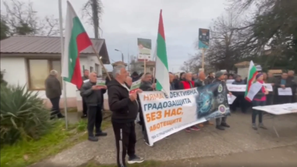 Служители на 