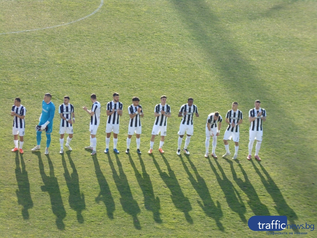 Локо Пловдив не трябва да губи днес железничарското дерби, за да влезе в топ 8