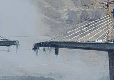 Ударите разрушиха най-високия мост в Близкия изток