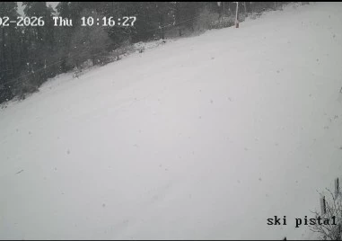 Зимата се върна на хижа Здравец - ски пистата е покрита със сняг