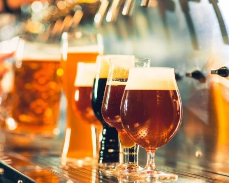 Младото поколение пренаписва бирения пазар у нас: Безалкохолното пиво вече е на мода