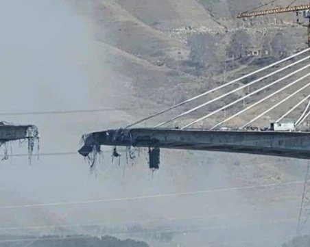 Ударите разрушиха най-високия мост в Близкия изток