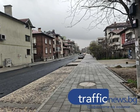 Започнаха асфалтирането на ул. „Ген. Колев