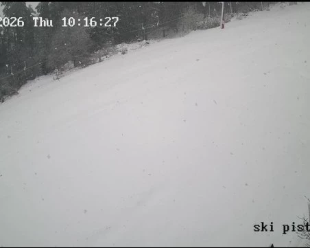 Зимата се върна на хижа 