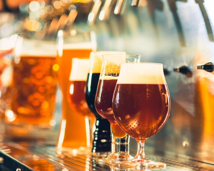 Младото поколение пренаписва бирения пазар у нас: Безалкохолното пиво вече е на мода