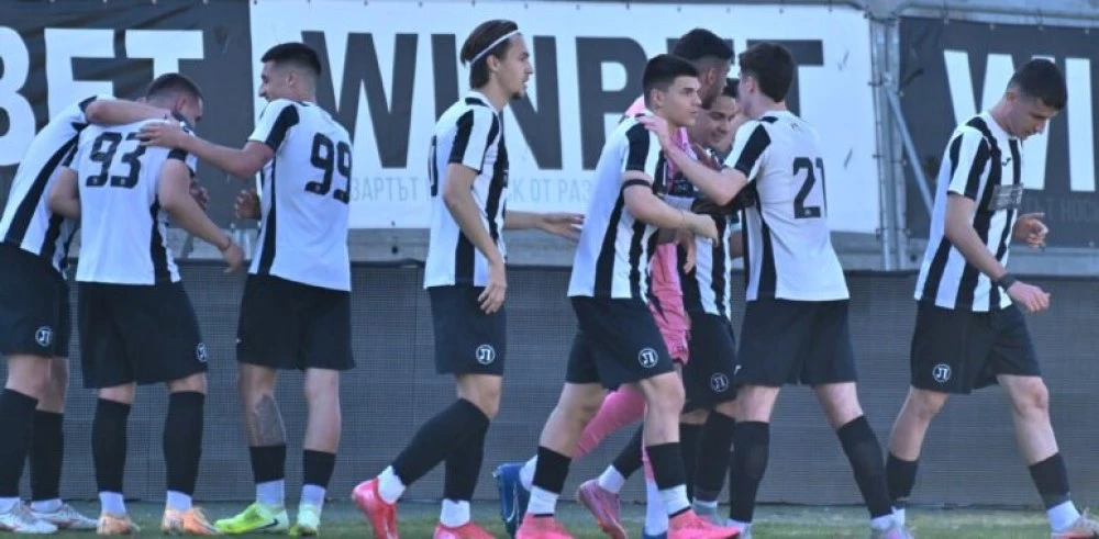 Дубълът на Локо се справи с Асеновец