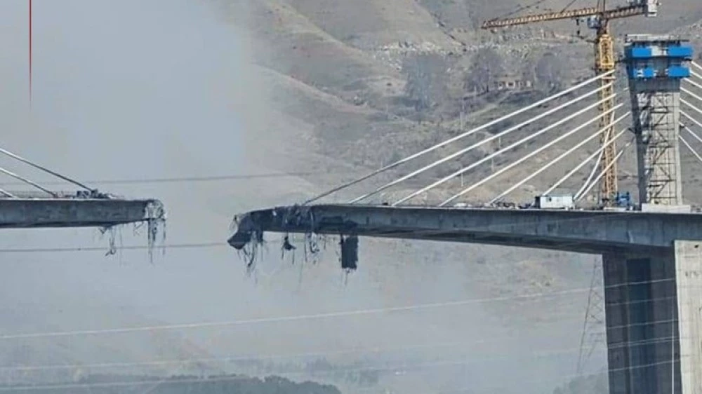 Ударите разрушиха най-високия мост в Близкия изток