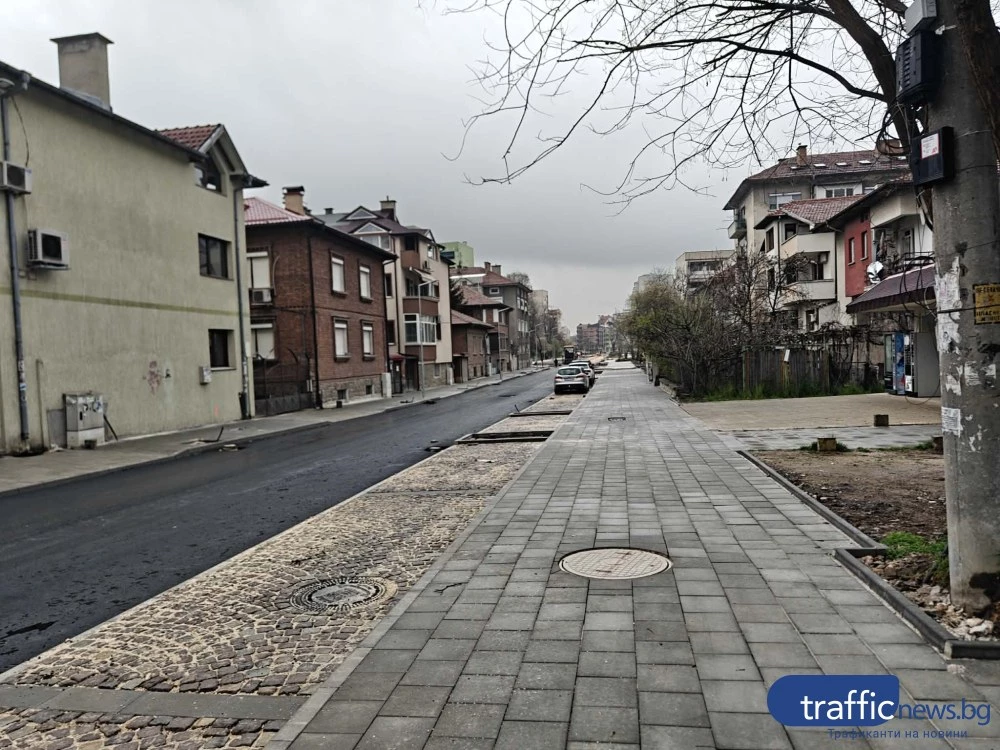 Започнаха асфалтирането на ул. „Ген. Колев