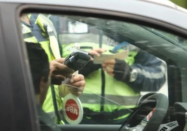 Полицията спипа пиян шофьор в Хисаря