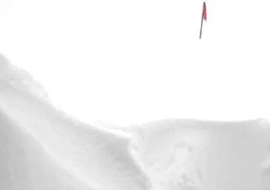 Рекордна снежна покривка натрупа на връх Ботев