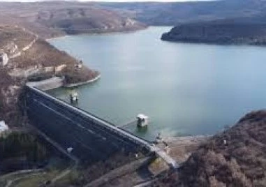 Язовир Александър Стамболийски прелива