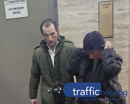 Зрелищен обир в пловдивски магазин: Служители гонят мъж с раница пълна с дрехи, заплашва ги с нож