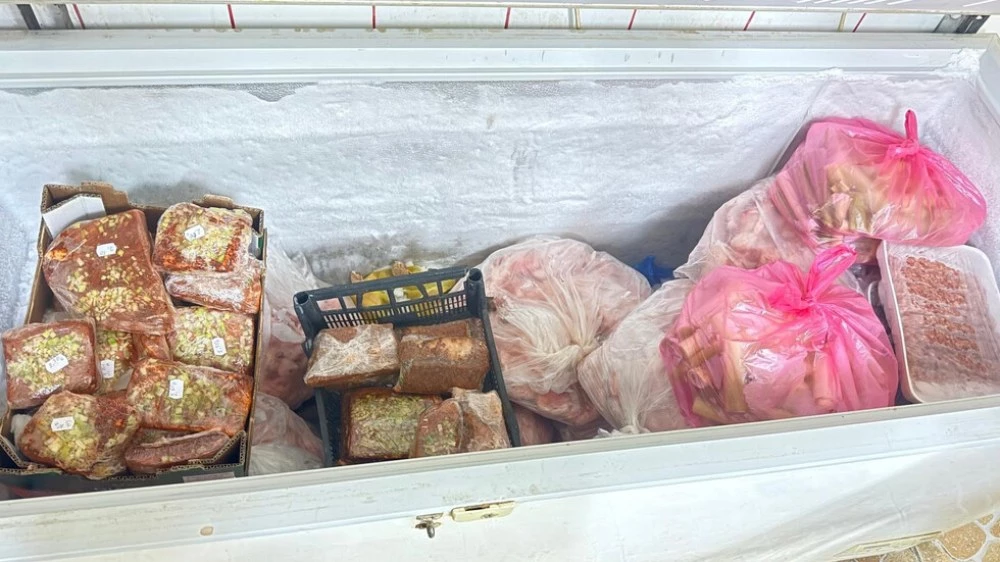 БАБХ запечата съмнителна кланица в Димитровградско, стоките са без произход и срок на годност