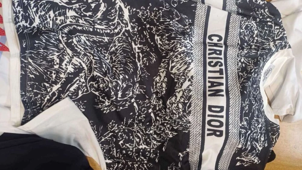 Полицията в Пловдив атакува магазин с фалшиви маркови стоки