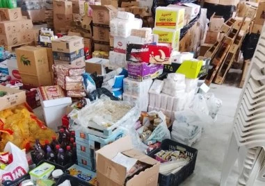 Храни с изтекъл срок и без етикети: БАБХ запечата склад в Свиленград