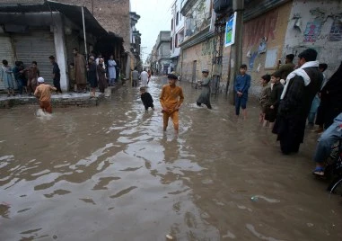 Наводнения отнеха живота на над 120 души в Афганистан и Пакистан