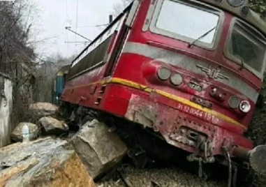 Пострадалите от влаковия инцидент са прегледани, имат охлузвания и синини