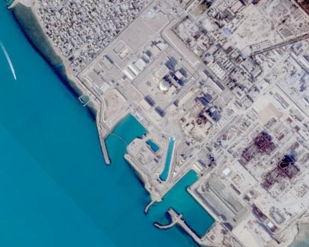 Въздушен удар е поразил района около АЕЦ „Бушер