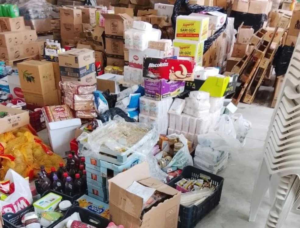 Храни с изтекъл срок и без етикети: БАБХ запечата склад в Свиленград