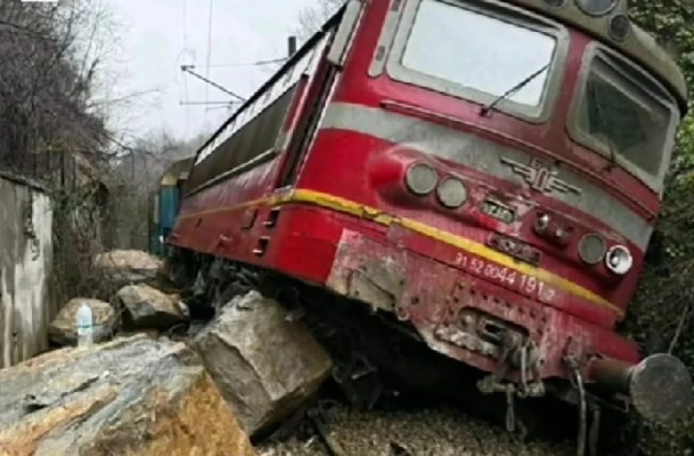 Пострадалите от влаковия инцидент са прегледани, имат охлузвания и синини