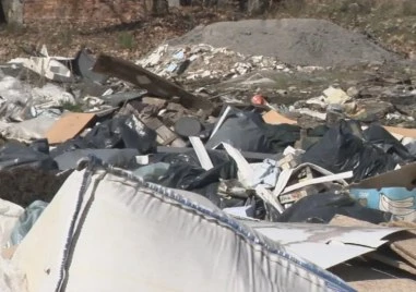 Тонове боклук край езерата в Долни Богров, протестиращи излязоха заради бездействието на институциите