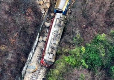 Възстановиха движението на влаковете между Царева Ливада и Трявна