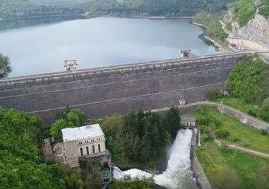 Язовир „Александър Стамболийски прелива със 130 куб. м в секунда