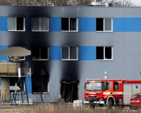 Българин е сред задържаните за умишлен палеж на оръжеен завод в Чехия