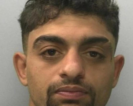 Българин опита да изнасили непълнолетно момиче във Великобритания