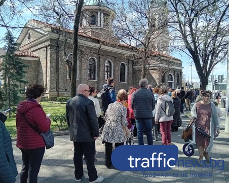 Пловдивчани изпълниха храмовете на Цветница