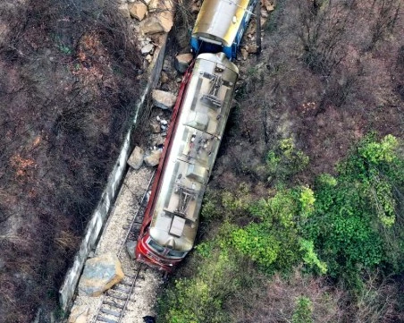 Възстановиха движението на влаковете между Царева Ливада и Трявна