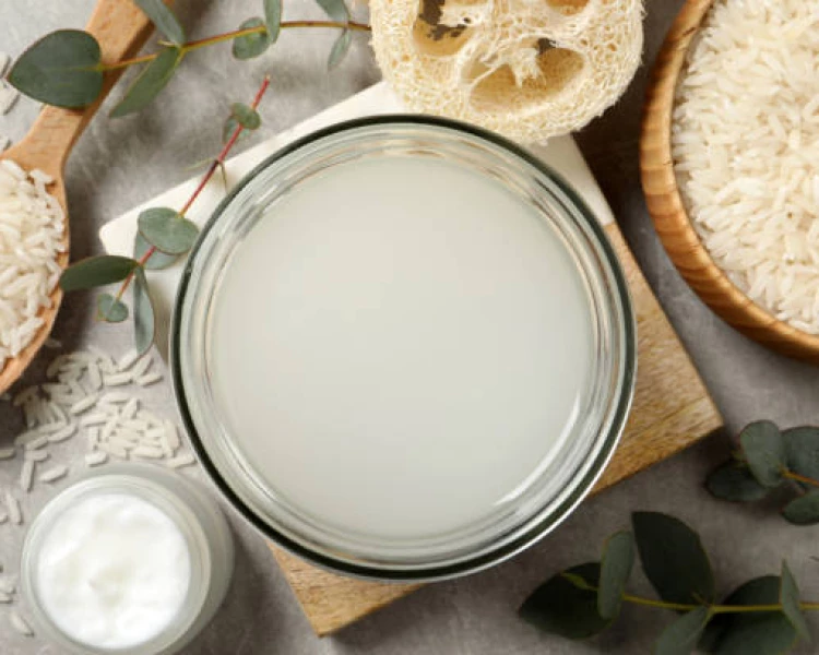 Оризова вода: Натуралната тайна за красива кожа и здрава коса