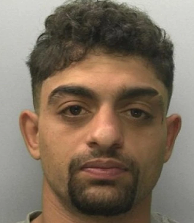 Българин опита да изнасили непълнолетно момиче във Великобритания