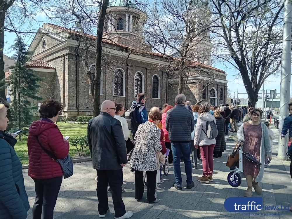 Пловдивчани изпълниха храмовете на Цветница