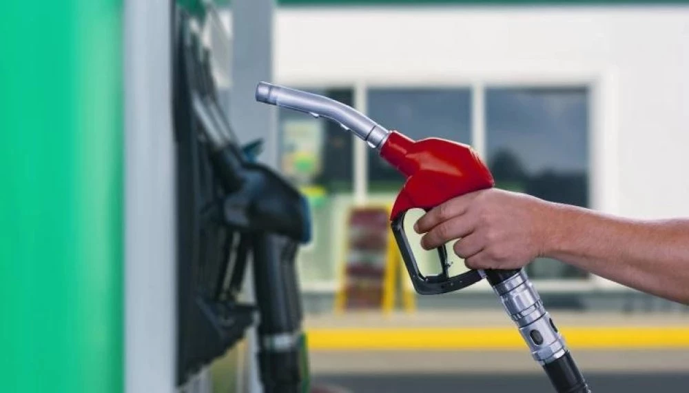 Стотици бензиностанции във Франция останаха без гориво, цените продължават да растат