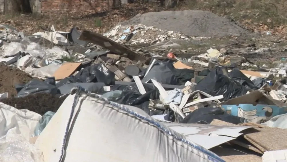 Тонове боклук край езерата в Долни Богров, протестиращи излязоха заради бездействието на институциите